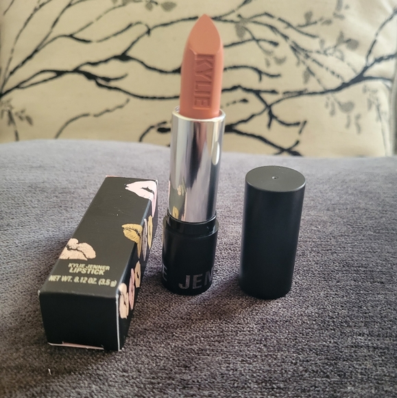 Kylie Jenner Lipstick - Picture 1 of 2